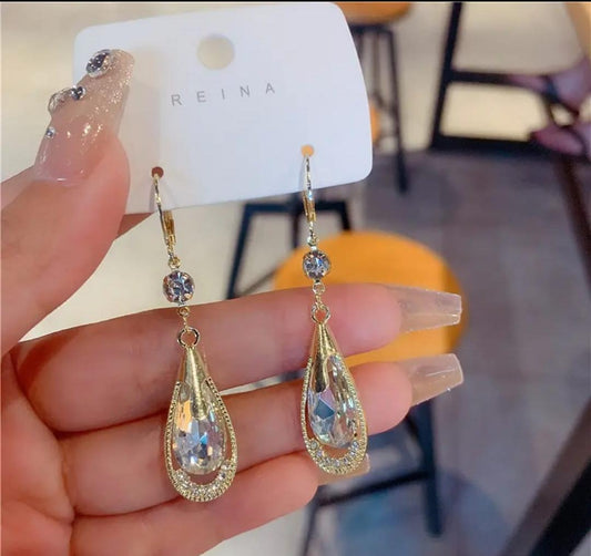 Elegant Crystal Teardrop Dangle Earrings – Gold Plated Statement Earrings